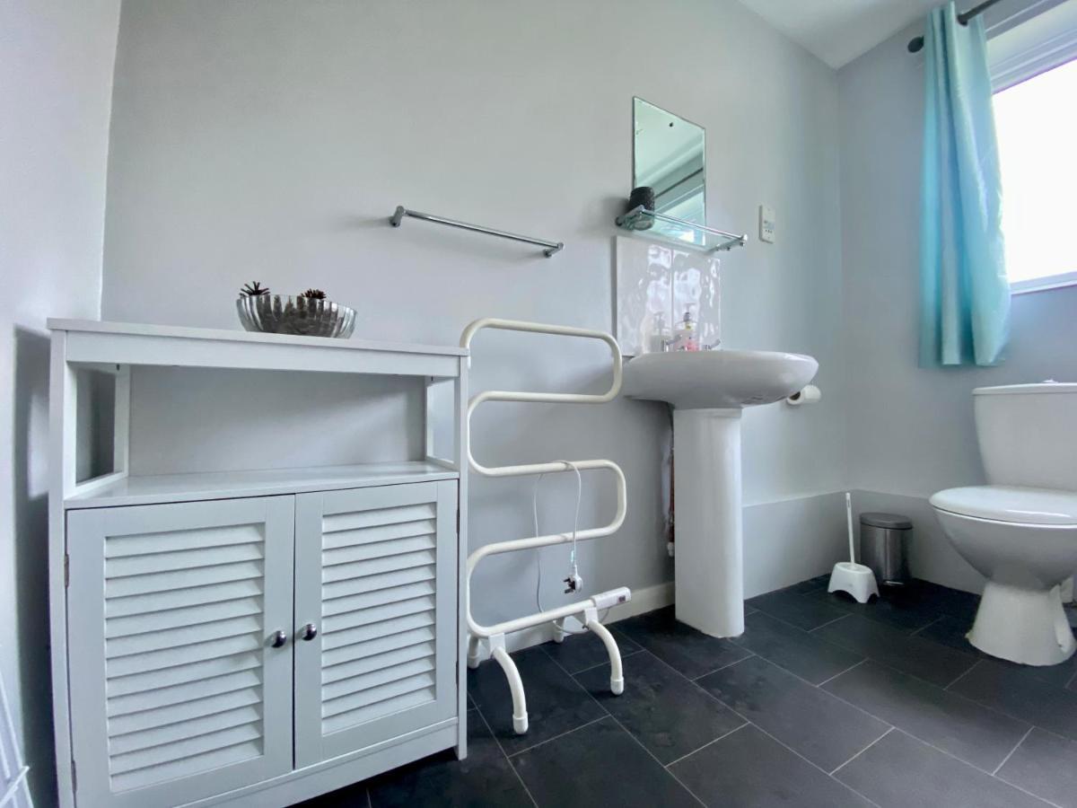 המסבי Charming Spacious 3-Bedroom Beach Holiday House, Norfolk מראה חיצוני תמונה